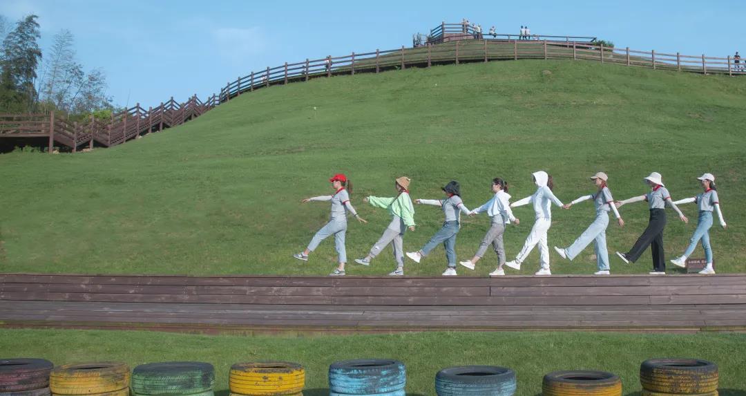 1620282322121280.jpg 团建第三张.jpg