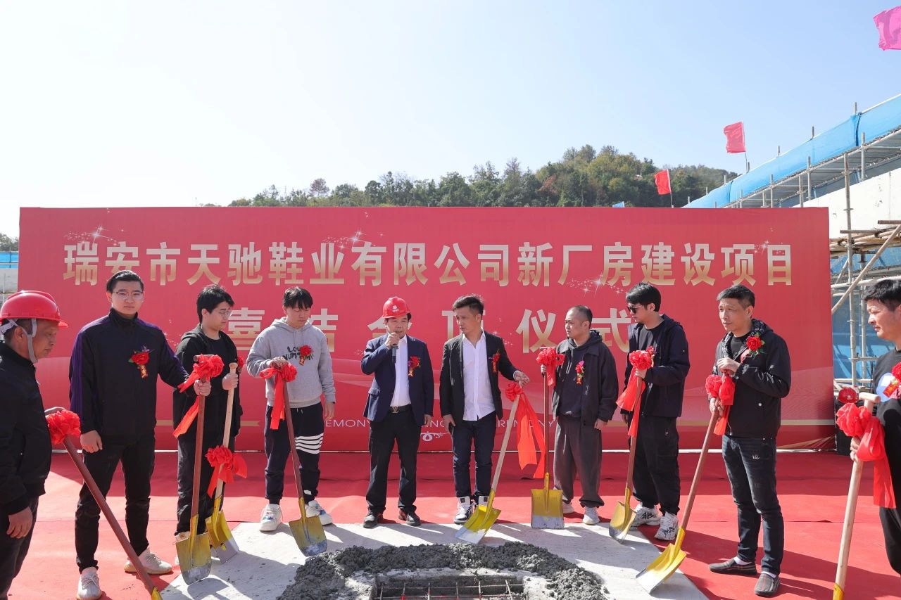 1700791865440129.jpg 8a6ab4b2cf11ad606eb99634bd4645ee.jpg