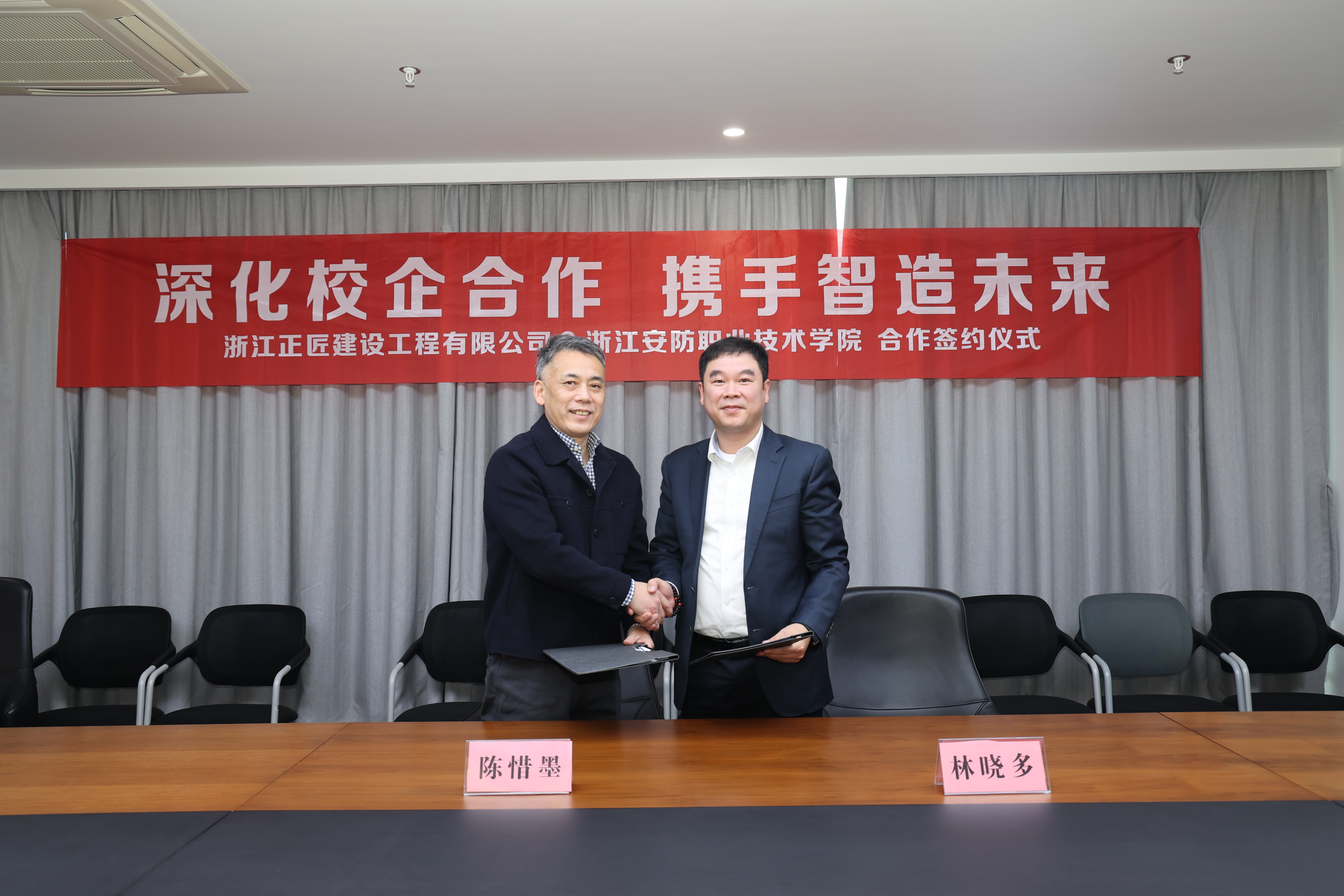 1704849934471886.jpg M79A0597.JPG