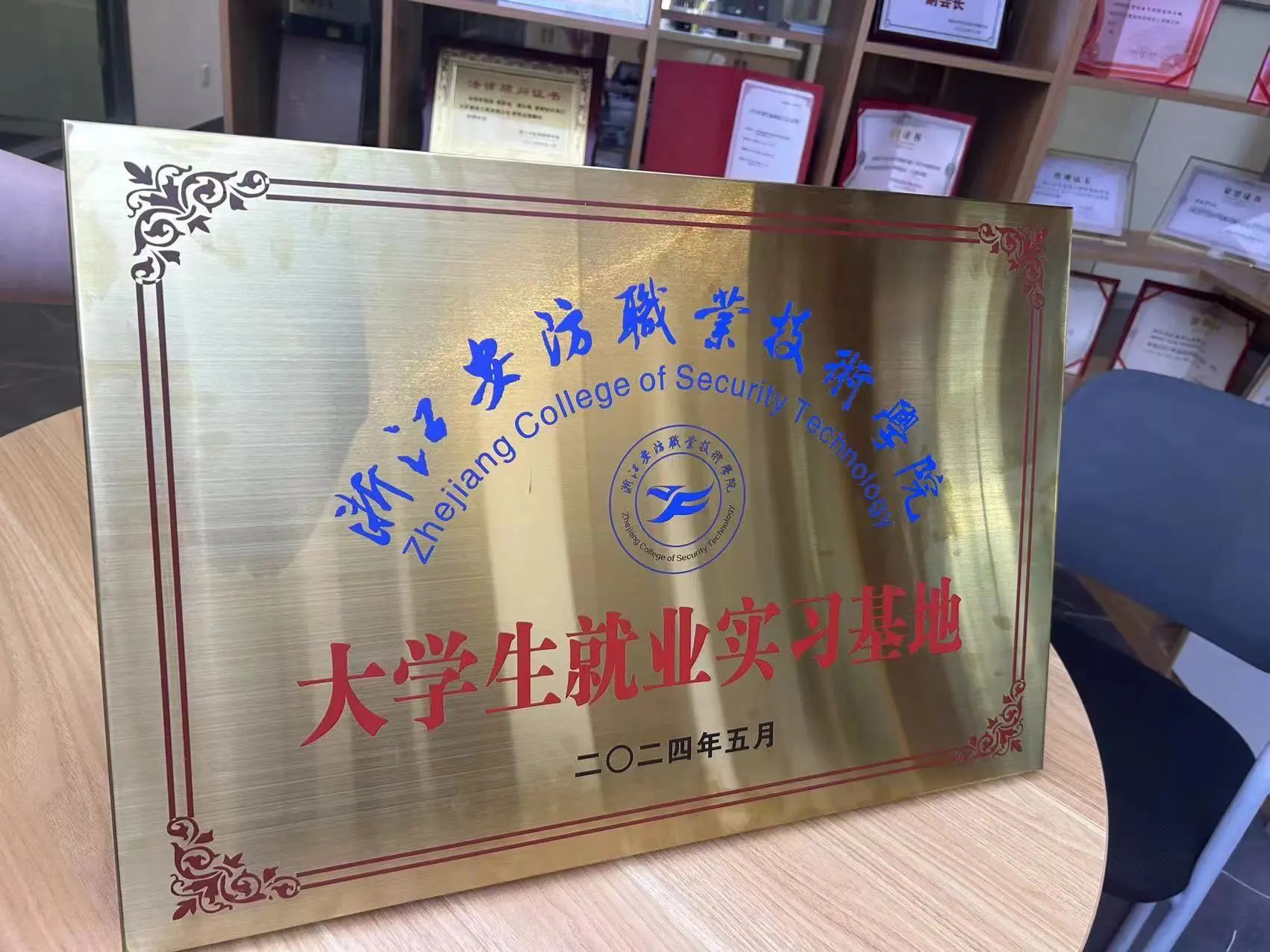 1716776225112984.jpg 8f00c2121213029b530e8184400e0fa8.jpg