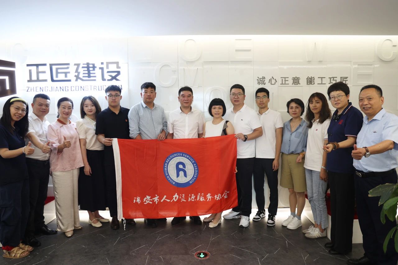 1722219319156979.jpg 69a2d98e088c8bf12bd28d203bc2bfe2.jpg